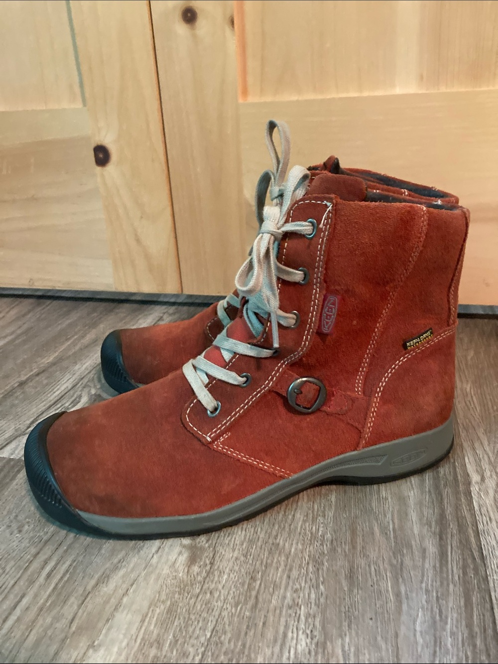 Keen Rust Colored Reisen Suede Lace-Up Boots with Aetrex Insoles